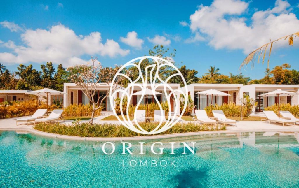 يقع Origin Lombok في كوتا لومبوك ، ويضم مسبحًا مع تراس شمسي وحدائق مورقة. يمكن للضيوف الاستمتاع بالمطعم الموجود في الموقع أو الاسترخاء في السبا أو التأمل في جناح اليوجا.  تم تجهيز كل وحدة فسيحة بتلفزيون بشاشة مسطحة وخزنة شخصية وغلاية كهربائية لصنع القهوة / الشاي. يمكن لبعض الغرف الوصول إلى المسبح المشترك مع كراسي التشمس الخاصة بهم. تتميز بعض الوحدات بإطلالات على المسبح أو الحديقة. تم تجهيز الحمامات الخاصة بدُش بمياه ساخنة وباردة ومجفف شعر ولوازم استحمام مجانية.  يتوفر في مكان الإقامة مكتب استقبال يعمل على مدار 24 ساعة ومتجر لبيع الهدايا.  يمكن للضيوف المشاركة في أنشطة مختلفة ، مثل الغوص والغطس وركوب الأمواج والمشي لمسافات طويلة وركوب الدراجات. يوفر المنتجع أيضًا خدمة تأجير الدراجات والسيارات. يقع شاطئ كوتا على بعد كيلومترين من Origin Lombok ، بينما يقع شاطئ Tanjung Aan على بعد 4 كم. يقع أقرب مطار وهو مطار لومبوك الدولي على بعد 25 دقيقة بالسيارة من Origin Lombok.