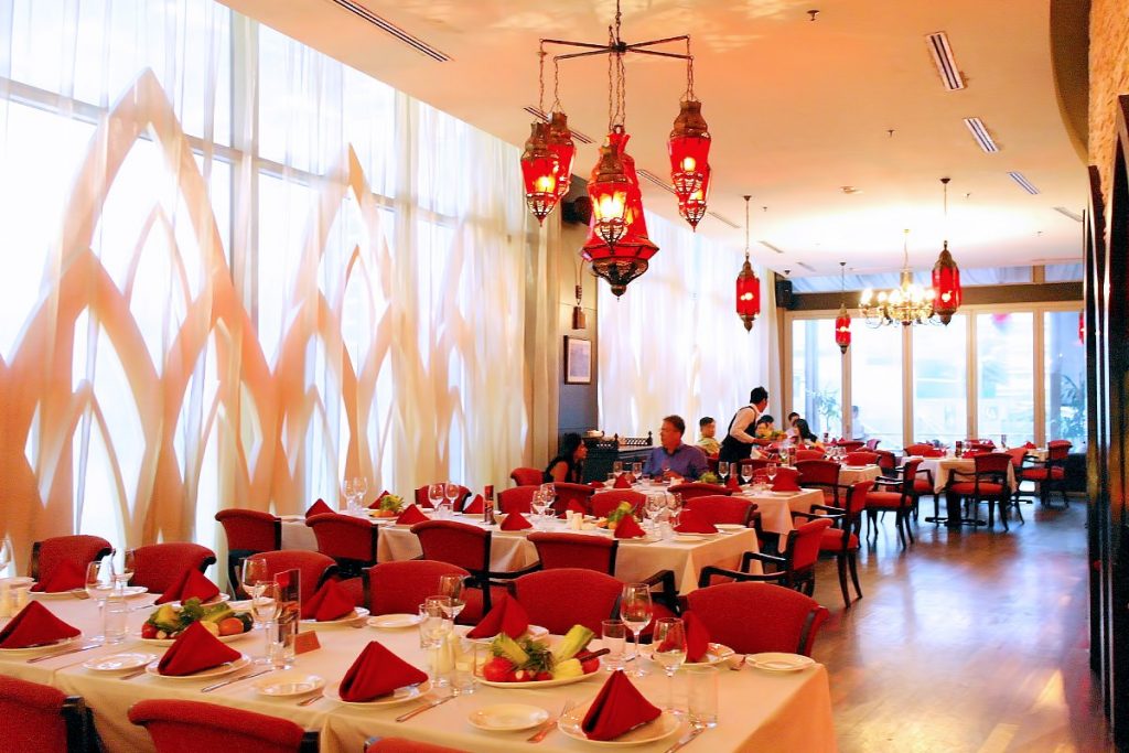 يقع بشارع العرب تحديدا فى مجمع بافيليون , ويقدم الاكلات الشرقية وخاصة اللبنانية و”المشاوى وورق العنب والمقبلات العربية كـ التبولة”  , ويقدم عروض ثقافية وفنية كل اسبوع ومن حيث اسعاره فهى مرتفعة مقارنة بالمطاعم الاخرى .