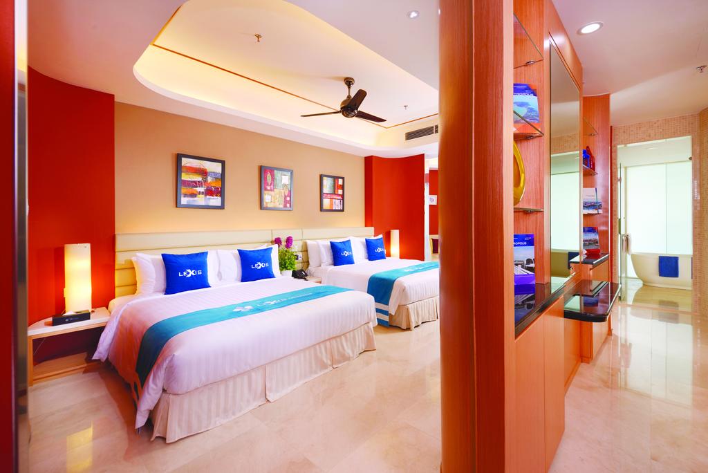 هذا المنتجع يشبه كثيراً في تصميمه بمنتجعات جزر المالديف.  حيث تجد أن الغرف متجاورة وكلها تقع داخل المياه ومتصلة جميعها بممر واحد.  الغرف تتميز بالأناقة والترتيب تتميز بوجود أسرة من الحجم الكبير مريحة وناعمة.  الغرف نظيفة للغاية وطعام الإفطار لذيذ جداً.  يمكنك الحصول على جناح خاص حيث تجد بداخله حمام سباحة خاص.  تطل جميع الأجنحة علي البحر.