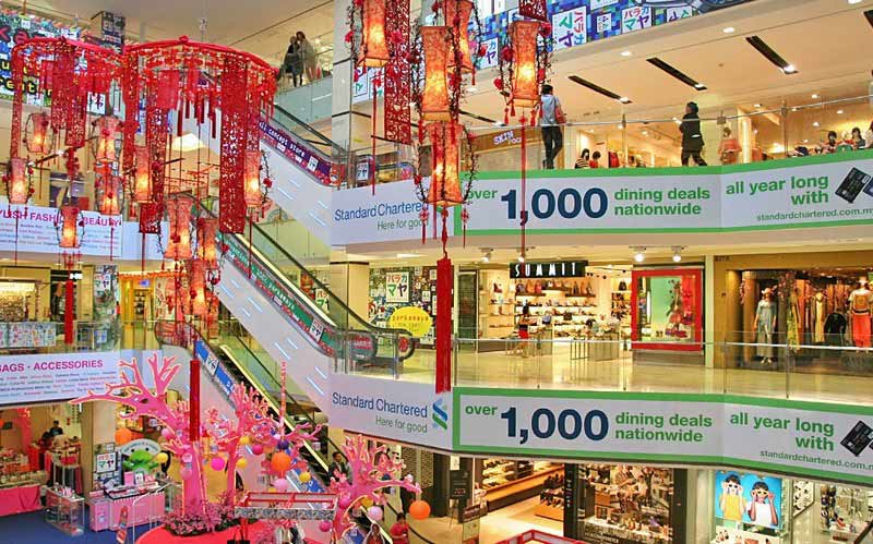 يُتاح للباحثين عن افضل مولات كوالالمبور مُعايشة الأجواء المميزة للتسوّق والمتعة عند زيارتهم مول فهرنهايت كوالالمبور ، ففي ظل توافُر المتاجر المُختلفة والأنشطة الممتعة، تغدو رحلة التسوّق في هذا المول مميزة تماماً.