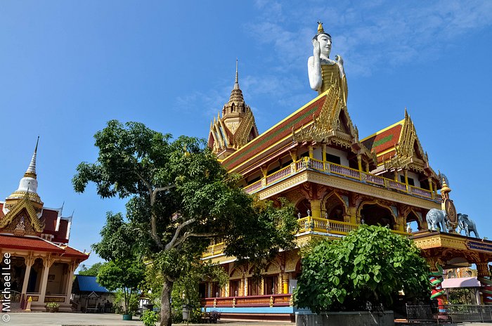 والتي يوجد بها الحديقة الدولية ستونغ غونونغ، وشاطىء همس النسيم، ومتحف القرية للحرف اليدوية، وسوق ستي خديجة.