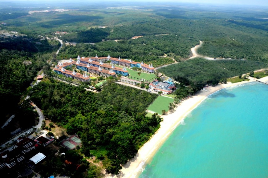 كما أن هذه المنطقة لديها كل المؤهلات السياحية الراقية، من فنادق عالية المستوى، ومحلات تجارية متنوعة، ومطاعم ومقاهي مميزة، مما  يجعلها مصدر جذب للألاف من السياح كل عام.  وفي التقرير التالي سنتعرف على كافة التفاصيل الخاصة بمنطقة ديسار في ولاية جوهر بماليزيا، وما تقدمة للسياح من أماكن سياحية رائعة.