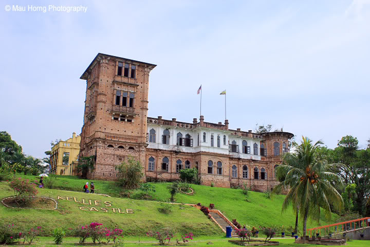 انشأها الاسكوتلانديين على قمم تلال تطل على الحقول والغابات المحيطة في منطقة هادئة، تضم هذه القلعة غرف وممرات سرية، كما يحيط بها نوع من الغموض، كانت القلعة في السابق مقراً للجيش البريطاني.