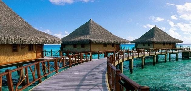 هي الجزيرة الأقل شهرة بين الجزر الثلاث غرب البر الرئيسي لماليزيا، وللوصول إليها لن تكون بحاجة إلى تذكرة طيران، لأن إمكانية الوصول من العاصمة الماليزية أو عاصمة الشمال (بينانج) تكون بواسطة الحافلات أو سيارات الأجرة لمدة ثلاث ساعات إلى أربع، ثم ركوب العبارة من ميناء مدينة لوموت.