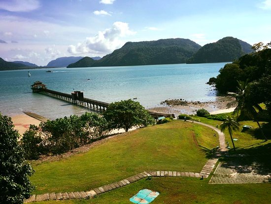 يتميز منتجع ويستن لنكاوي بشاطئ خاص و خدمة ليموزين و ملاعب تنس خارجية ، و هو مكان ممتاز للإقامة في Kuah. يوفر المنتجع الصحي العديد من الخدمات الصحية و الترفيهية، بالإضافة إلى الساونا ، حمام البخار التركي ومسبح خارجي.