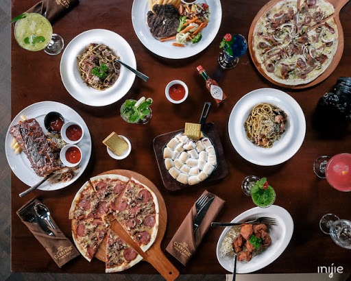 كما يوحي الاسم ، يعتبر Carnivore Steak and Grill أحد أفضل الأماكن في كرابي للذهاب إلى اللحوم الفاخرة. يقدم هذا المطعم خيارات اللحوم النموذجية بما في ذلك لحوم البقر والدجاج ولحم الخنزير بالإضافة إلى اللحوم غير العادية لتايلاند مثل النعامة والبط والضأن. ديكور المطعم الريفي بأناقة مع أطباقه المتواضعة عالية الجودة. يتم إعداد جميع اللحوم ببساطة ويتم تقديمها جنبًا إلى جنب مع مجموعة من عشرة أطباق جانبية مختلفة ، بما في ذلك البطاطا والخضروات الدافئة والبطاطا المقلية أو الأرز. تتميز القائمة أيضًا بمجموعة كبيرة من أطباق الأسماك والمأكولات البحرية ، فضلاً عن السلطات الشهية التي يمكن طلبها بثلاثة أحجام مختلفة.