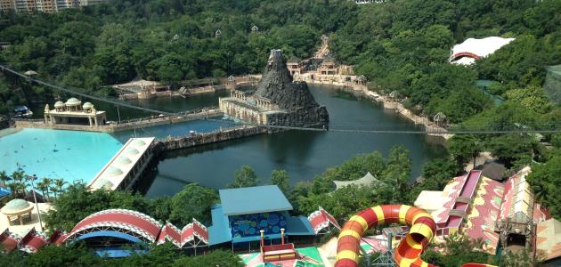 تعرف ولاية سلانجور كواحدة من اجمل كواحدة من أجمل مدن ماليزيا وأكثرها نموّاً وازدهاراً، إذ أنّها قبل كل شيء تعتبر بوابة ماليزيا علىالعالم الخارجي حيث يوجد فيها مطار كوالالمبور الدولي وكذلك ميناء كلانج الذييعتبر أحد أهم الموانئ الرئيسية في ماليزيا.