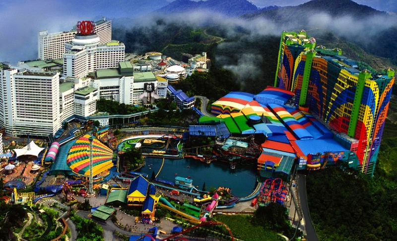 ولاية باهانج Pahang ماليزيا المعروفة باسم ولاية مرتفعات ماليزيا وذلك لأنها تحتوي على أشهر قمم مرتفعات باردة في ماليزيا، كما أنها تحتوى على أشهر مزارع الشاي والفراولة على مستوى العالم، وكل ذلك على مساحة مقدرة بـ 35000 كيلومتر مربعاً.